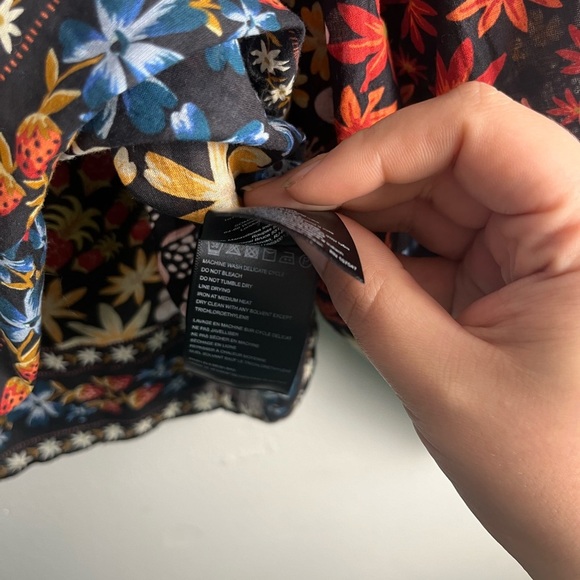 Farm rio Black Jujus Garden Blouse strawberry size small - Picture 6 of 10